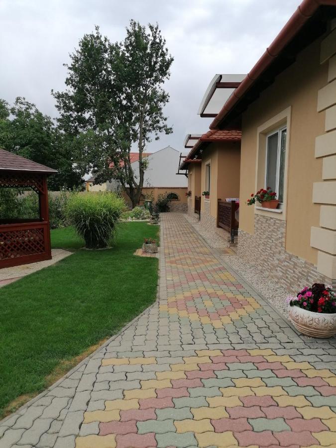Kaktuszvirag Apartmanhaz Hajdúszoboszló Εξωτερικό φωτογραφία