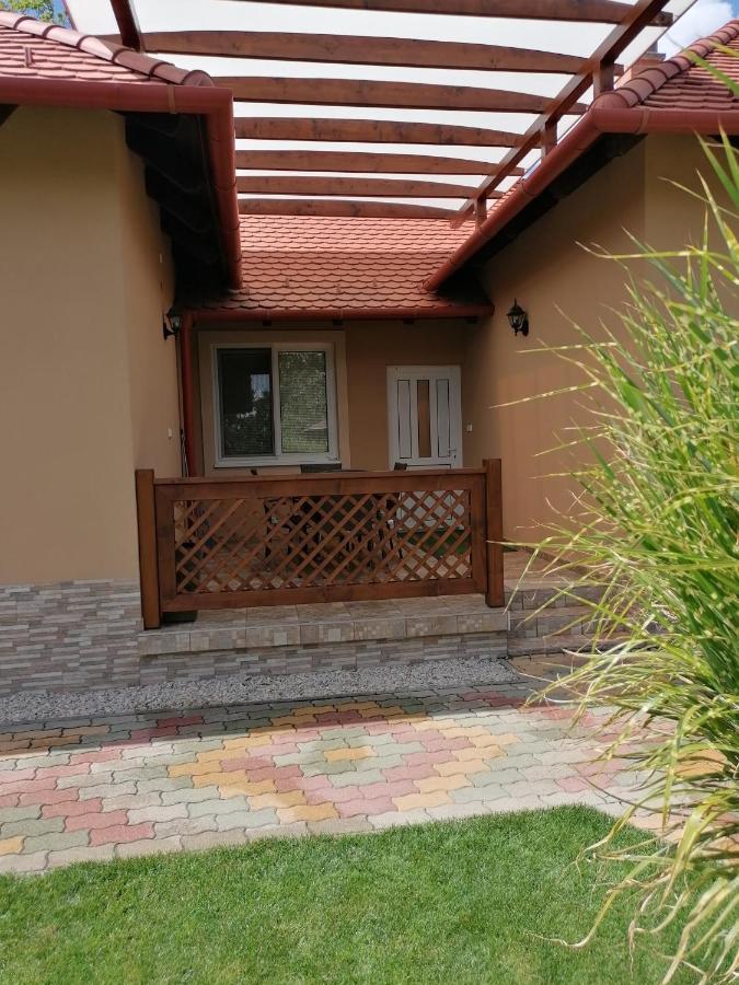 Kaktuszvirag Apartmanhaz Hajdúszoboszló Εξωτερικό φωτογραφία