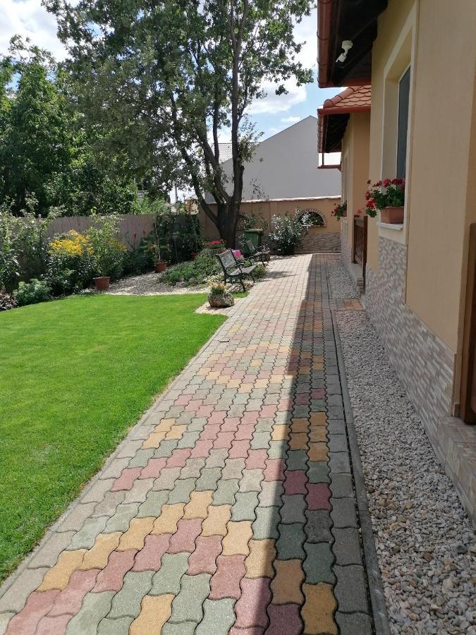 Kaktuszvirag Apartmanhaz Hajdúszoboszló Εξωτερικό φωτογραφία