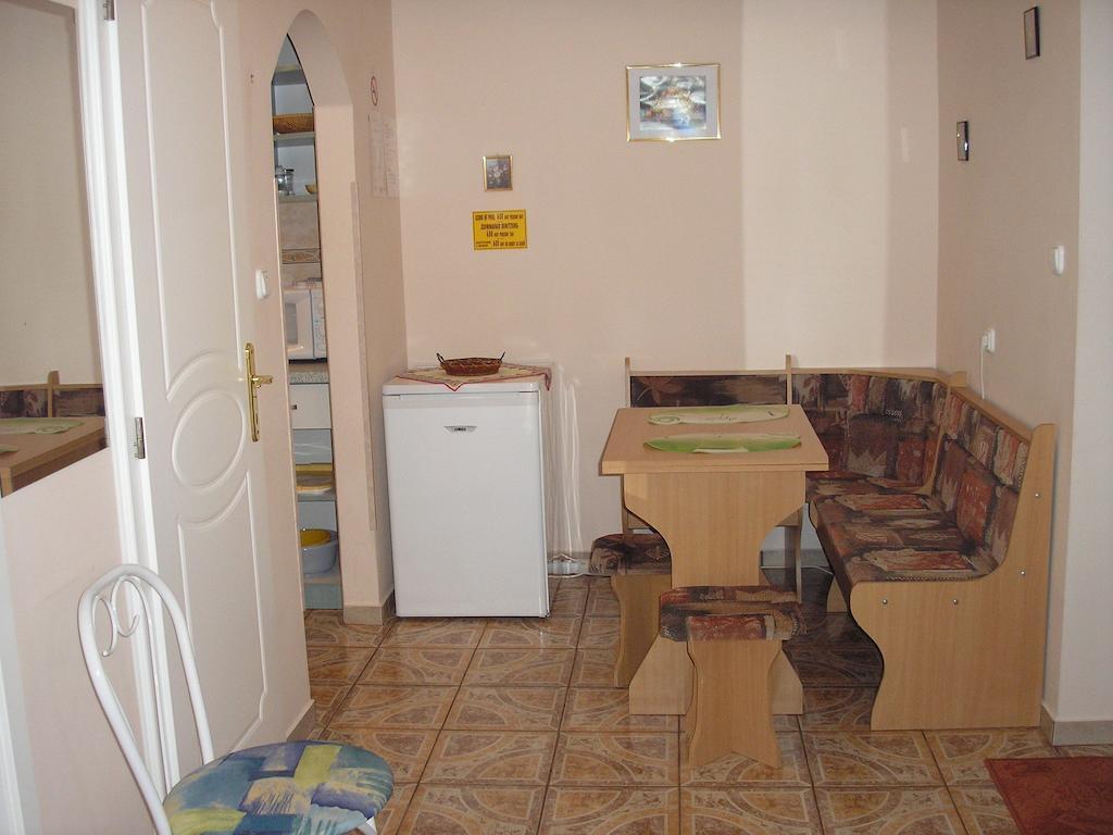 Kaktuszvirag Apartmanhaz Hajdúszoboszló Δωμάτιο φωτογραφία